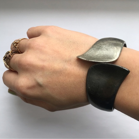 VINTAGE | Two-tone brushed metal bracelet - Picture 3 of 8